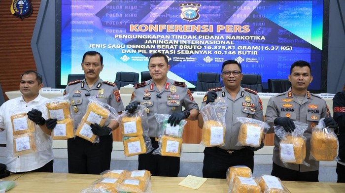 polda-riau-membongkar-jaringan-internasional-narkoba-dan-menyita-sabu-dan-ekstasi-senilai-rp-31-miliar-1774865215236_169