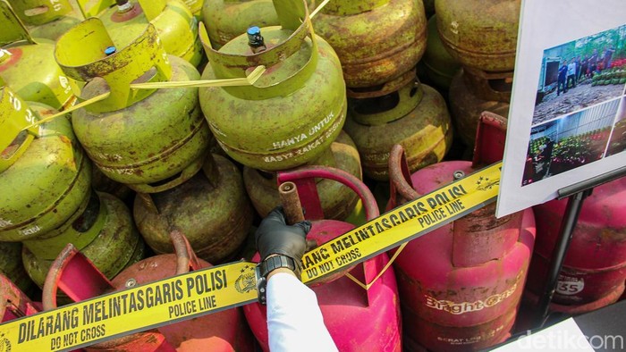 665-kasus-penyalahgunaan-bbm-dan-lpg-subsidi-dibongkar-barang-bukti-dipamerkan-1775559642654_169-2