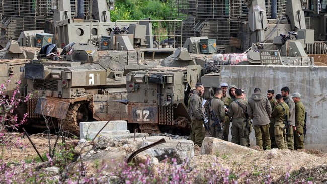 kendaraan-militer-israel-melakukan-operasi-perbatasan-lebih-jauh-ke-wilayah-lebanon-selatan-senin-3032026-1775003345383_169