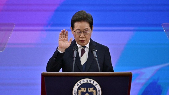 presiden-korea-selatan-lee-jae-myung-mengambil-sumpahnya-selama-upacara-pelantikannya-di-majelis-nasional-di-seoul-pada-tangga-1749018849536_169