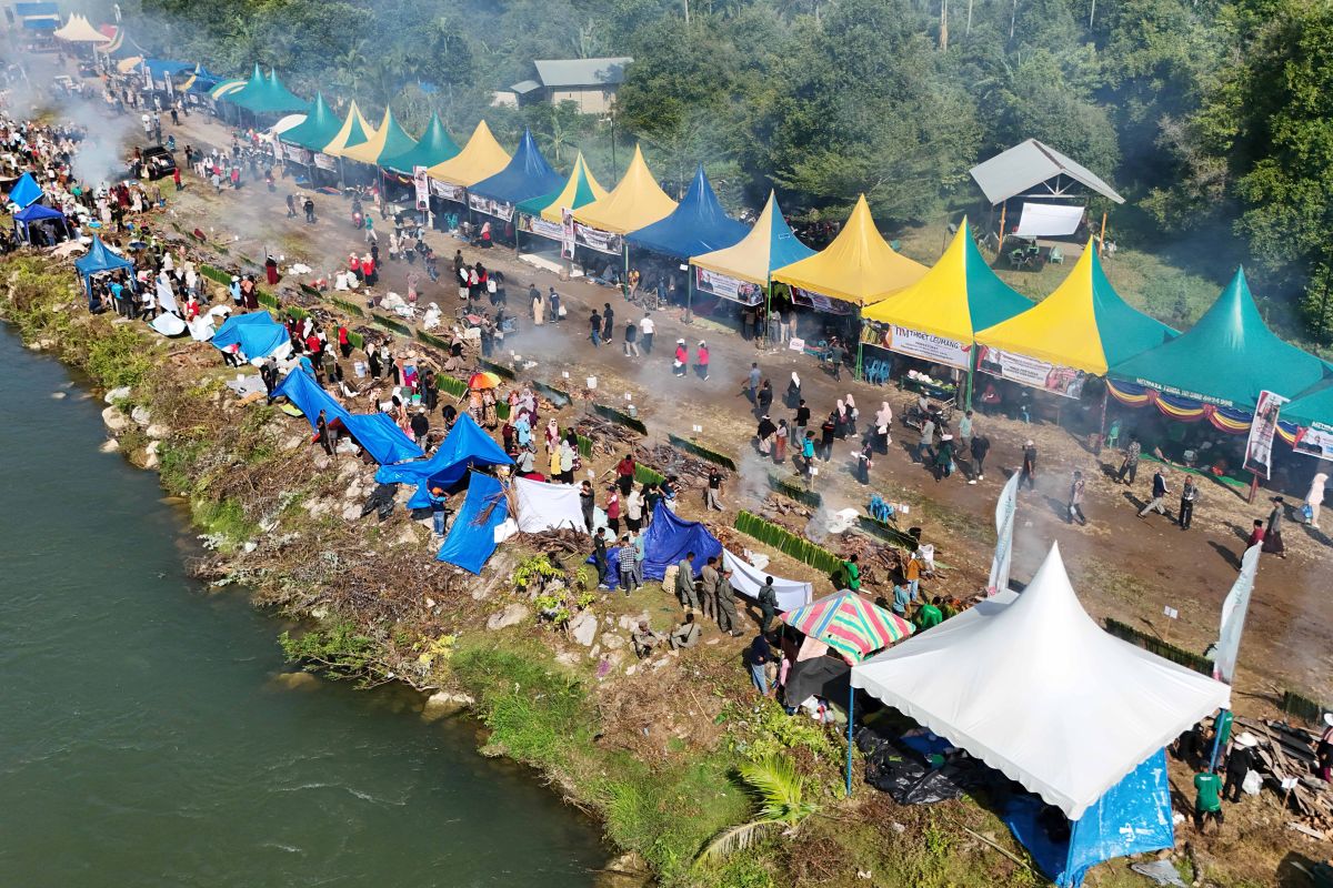 Menilik kegiatan bakar lemang massal di Kabupaten Aceh Barat Daya