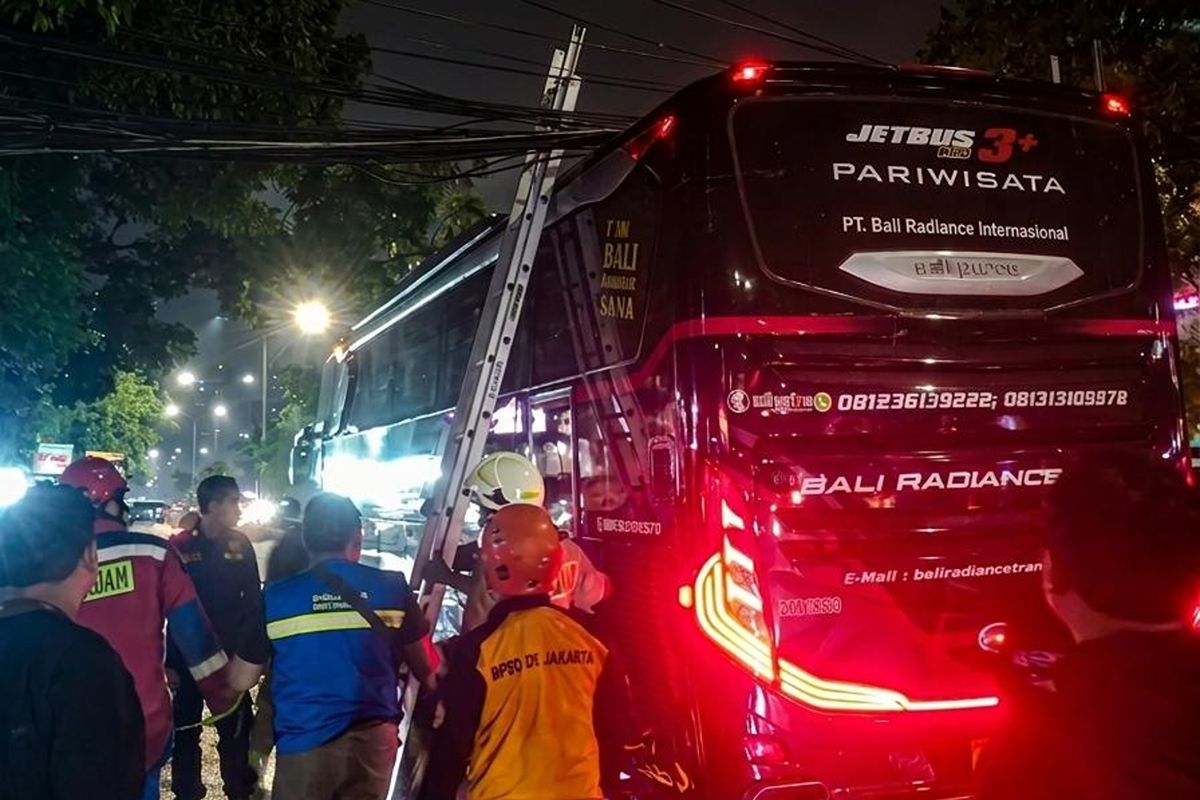 Tiang optik di Tamansari roboh imbas keropos dan beban kabel berlebih