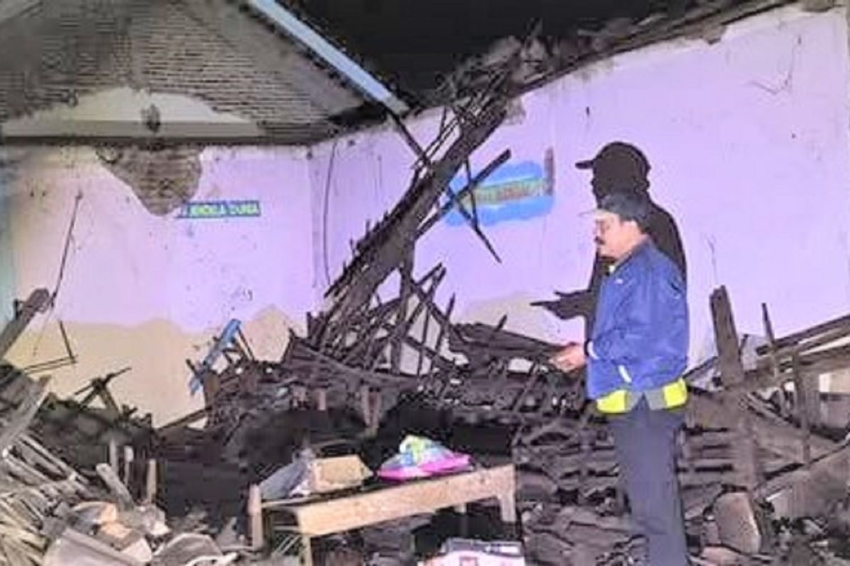 Hujan deras – bangunan SDN di Kabupaten Magetan yang sudah tua roboh