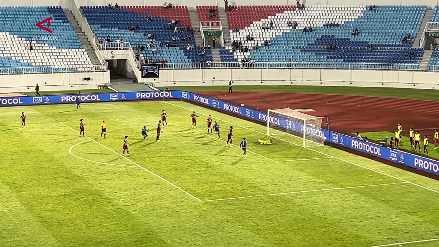 Arema FC berhasil keluar dari tren negatif – libas PSM Makassar 3-0