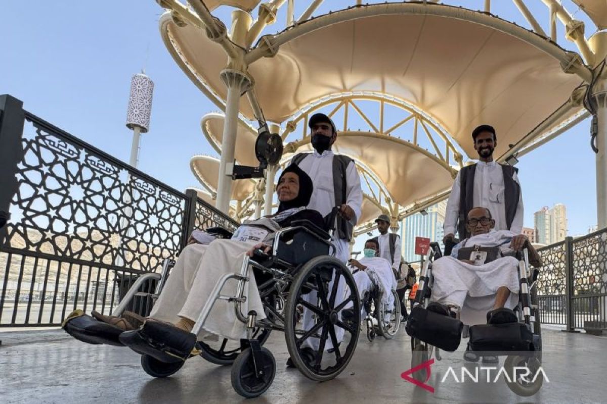 Special Plan: Saudi pasang lampu cerdas demi kewaspadaan pengemudi saat musim haji