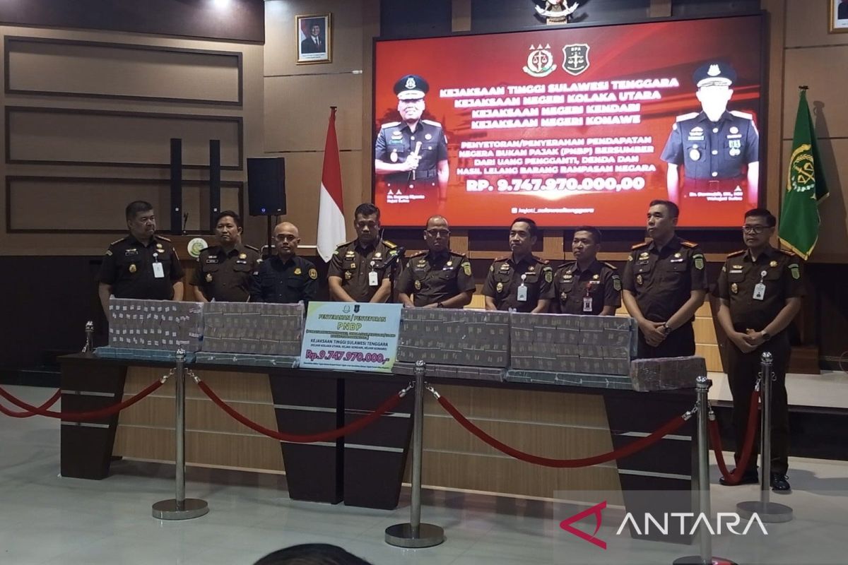 Kejati Sultra setor Rp9,9 miliar hasil kasus tambang ke kas negara