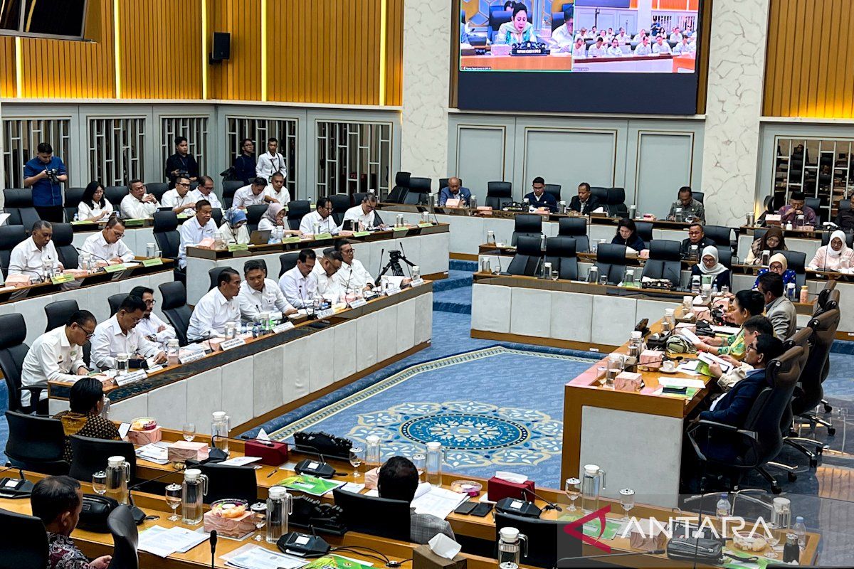 Topics Covered: Legislator dukung Mentan stabilkan harga telur ayam tingkat peternak