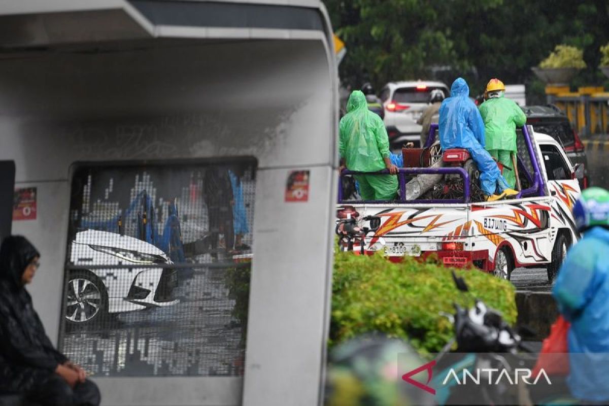 BMKG prakirakan sebagian Jakarta diguyur hujan Selasa siang