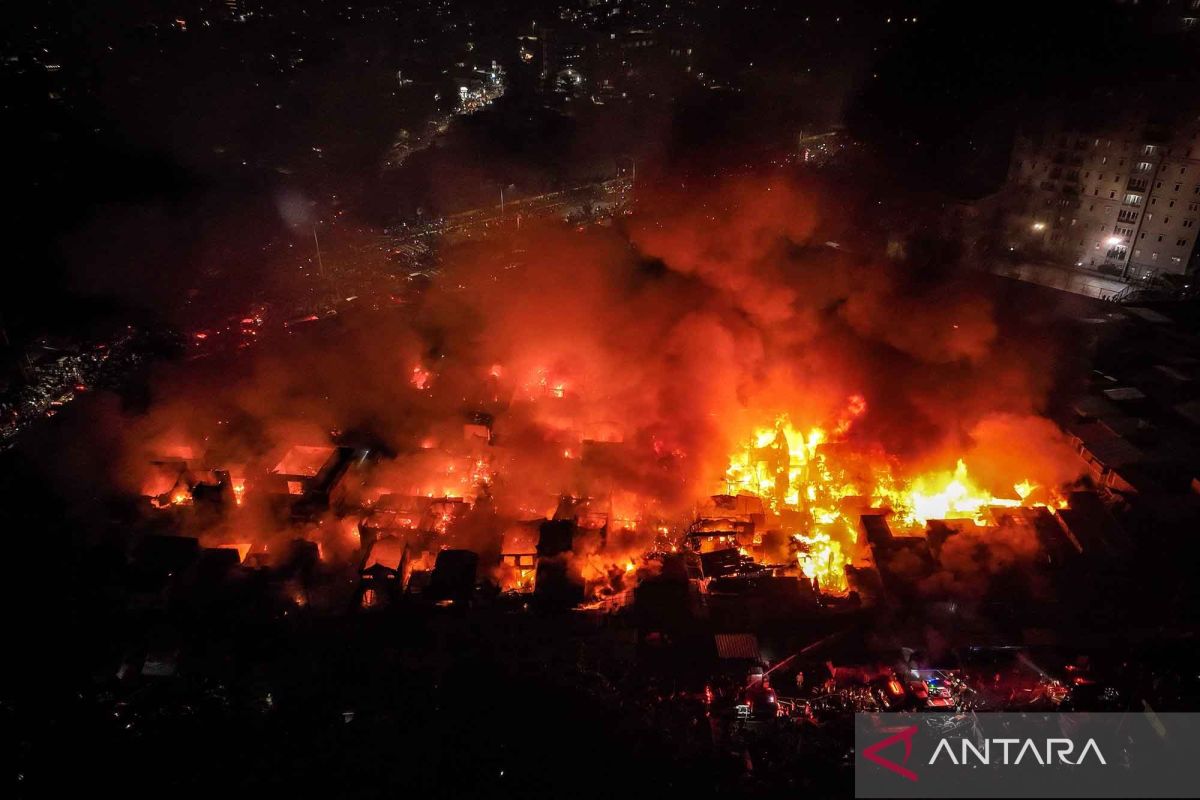 Tiga orang terluka akibat kebakaran di Pasar Jiung Kemayoran