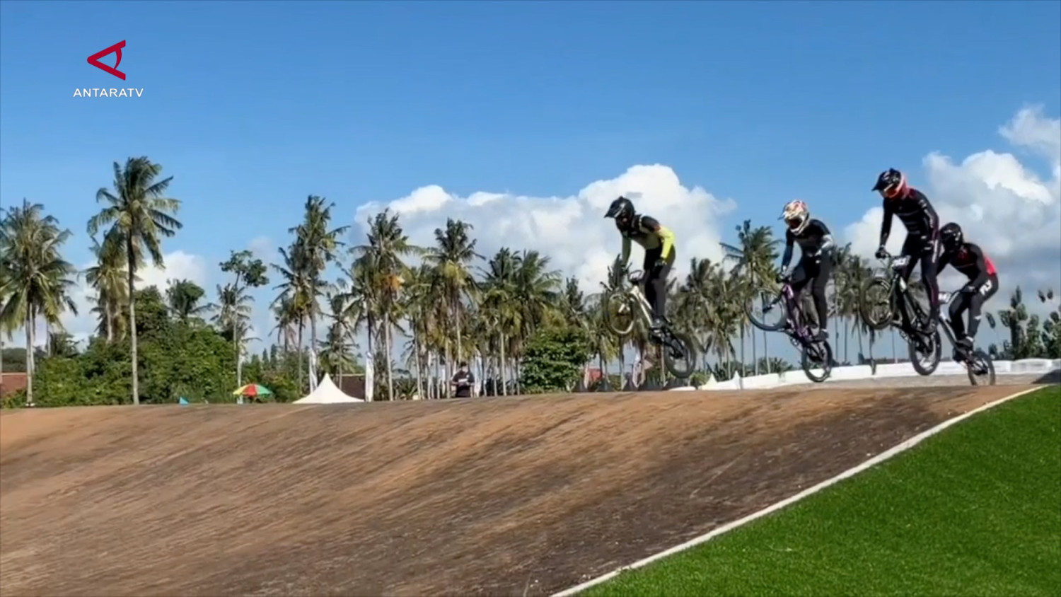 Pembalap Indonesia dominasi Banyuwangi BMX Supercross 2026