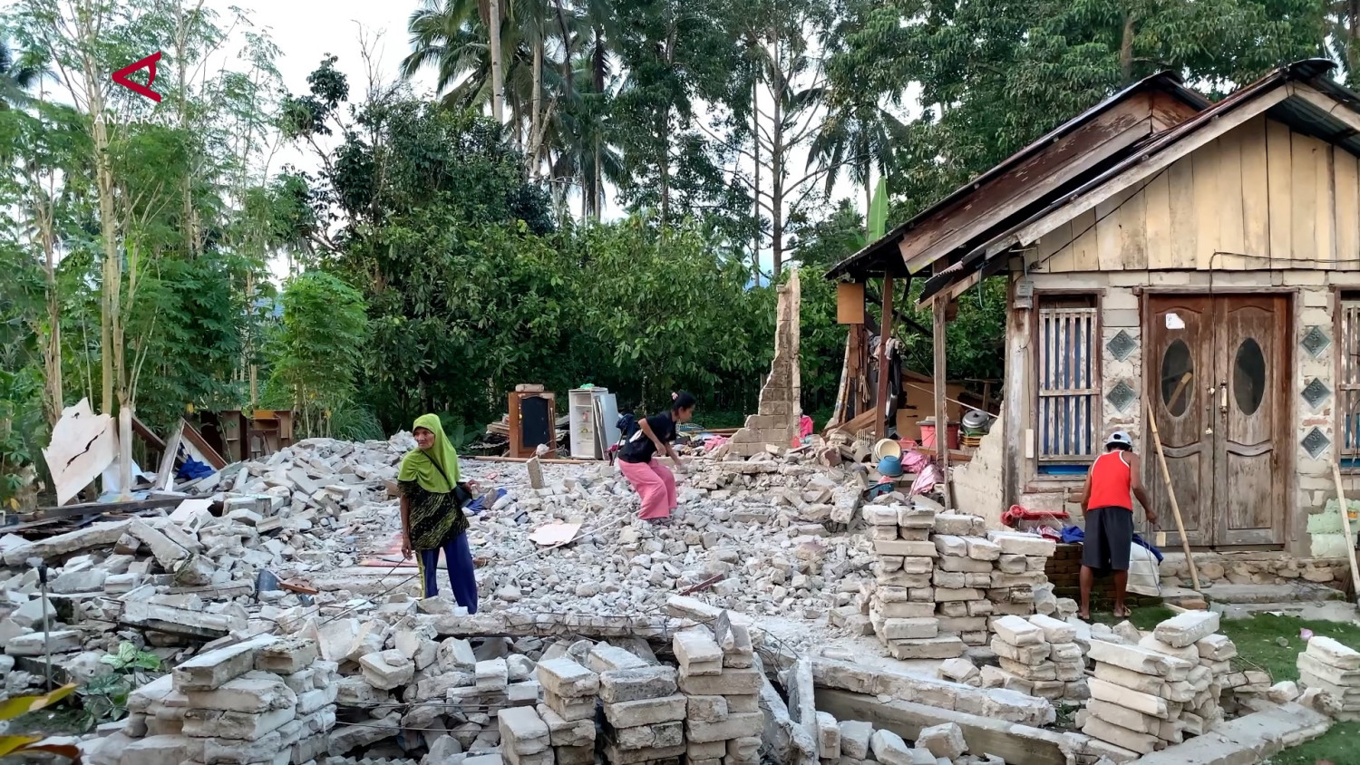 Sigi waspadai kubangan air pascagempa di hulu sungai