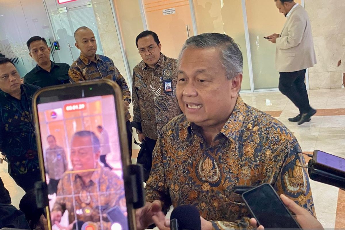 Topics Covered: Gubernur BI: Kami naikkan suku bunga demi “inflow”