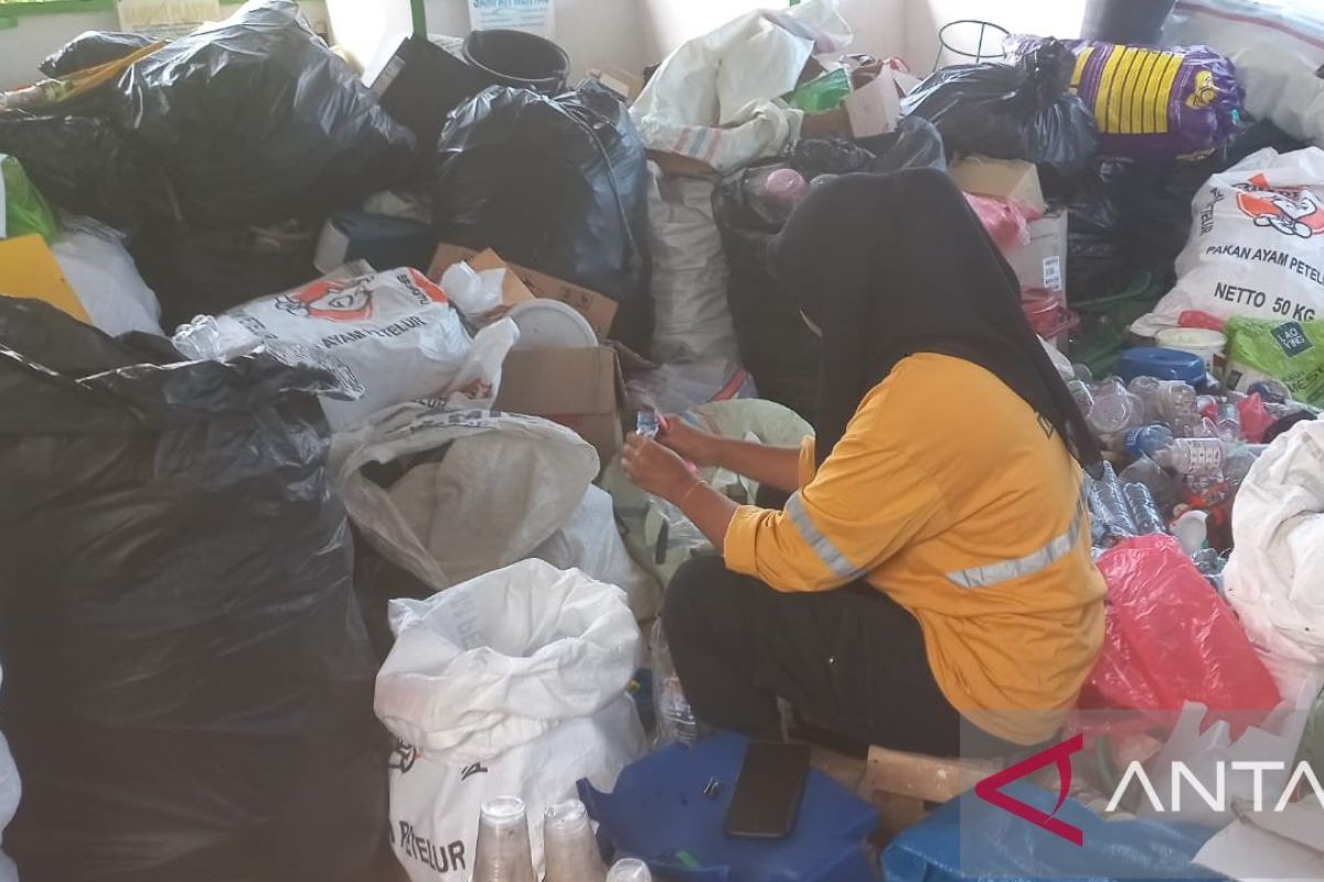 DLH Bangka gandeng swasta sediakan mesin pencacah plastik