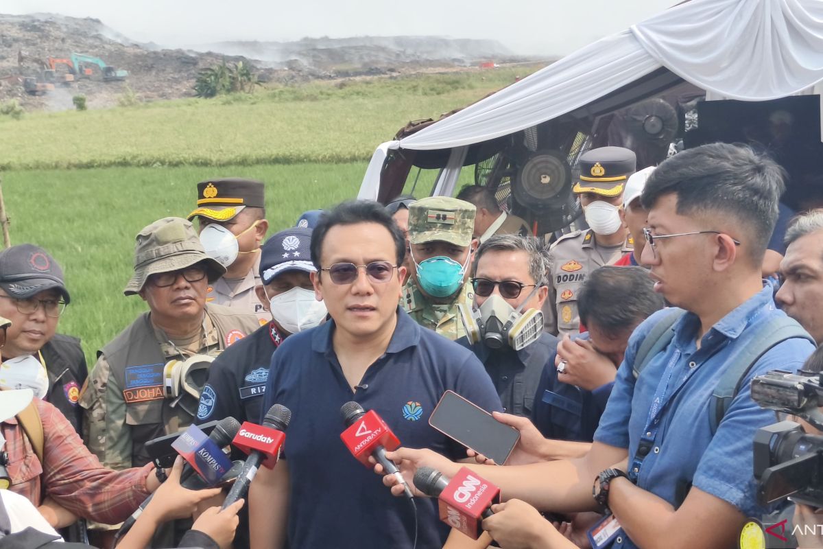 Facing Challenges: KLH ungkap alasan kebakaran TPA Jatiwaringin sulit dikendalikan