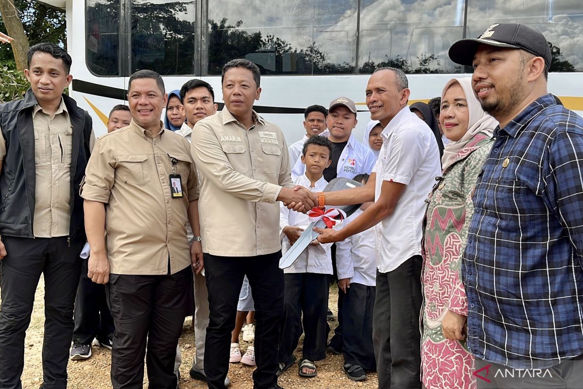 Key Strategy: KSP salurkan bus sekolah dan tambah gaji guru honorer SLB di Kendari