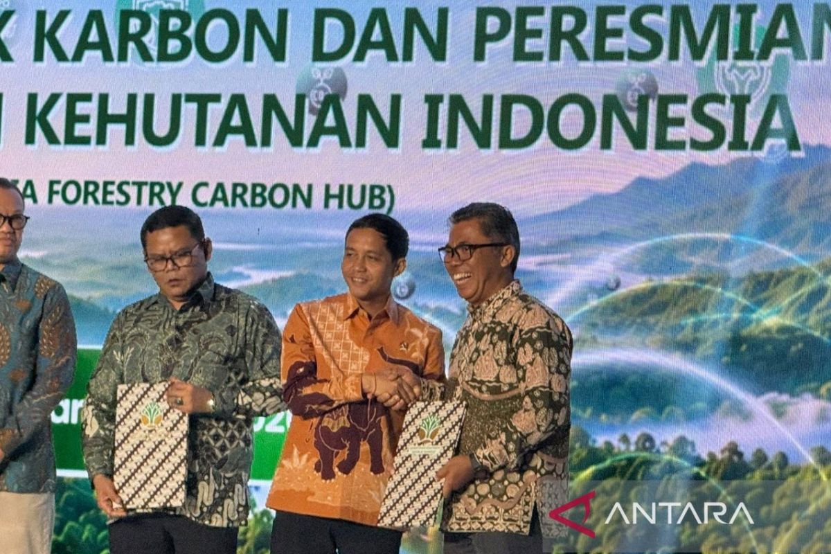 Latest Program: Lanskap Bujang Raba terima SK pengelolaan karbon berbasis masyarakat