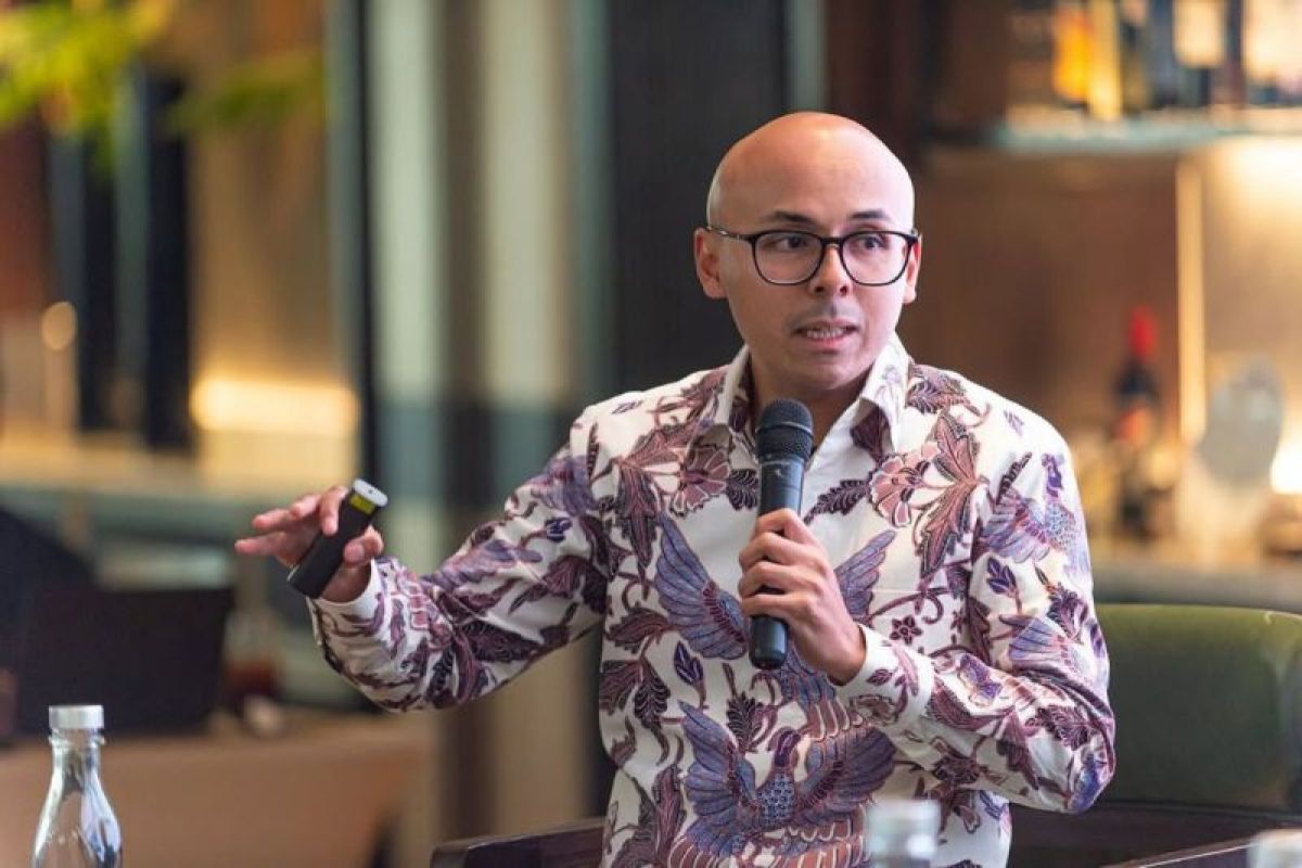 New Policy: Profil Dirgayuza, Asisten presiden bidang Komunikasi Analis Kebijakan