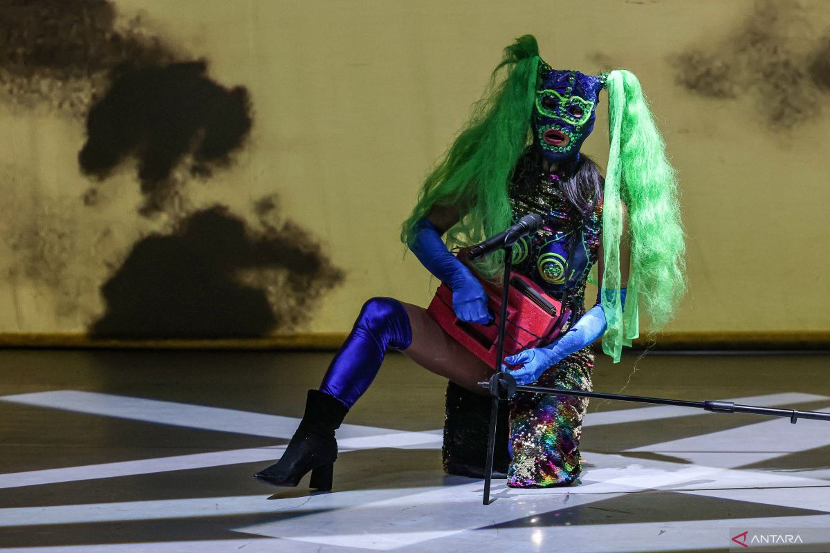 Mak Lampir kekinian meneror Jakarta International Contemporary Dance Festival 2026