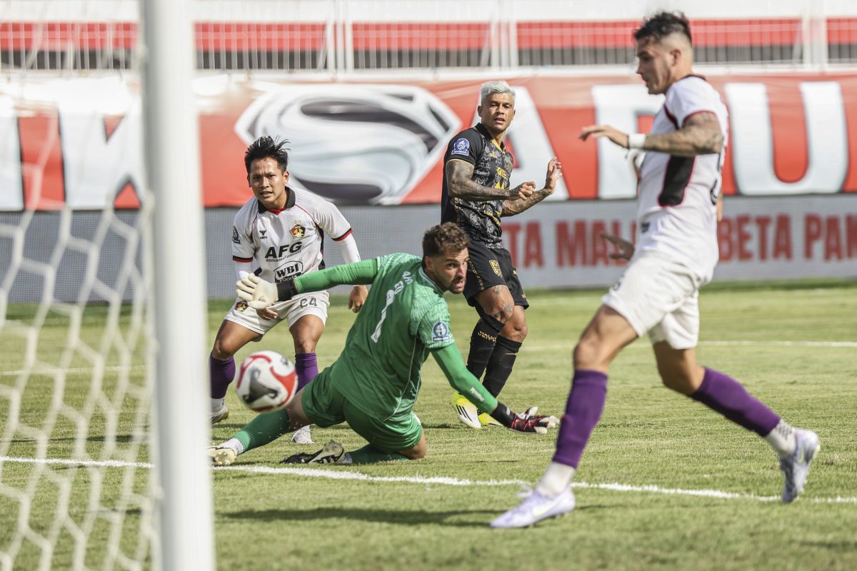 Historic Moment: Persik Kediri lepas kiper Leonardo Navacchio setelah dua musim