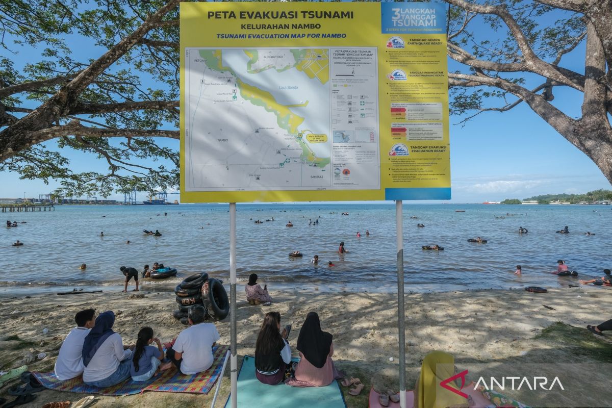 Historic Moment: Mengisi liburan sekolah, warga ramai kunjungi pantai Nambo Kendari