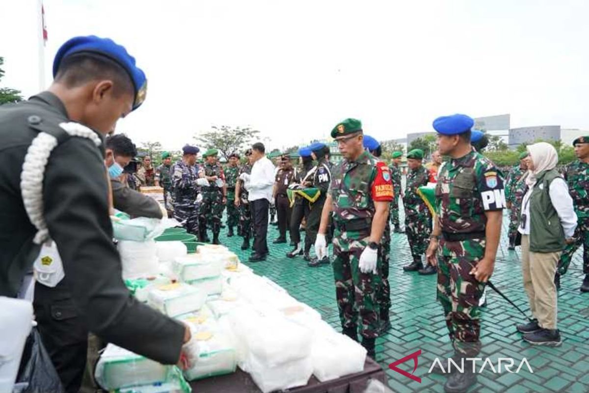 Facing Challenges: Kodam Tanjungpura musnahkan barang bukti operasi satgas pamtas