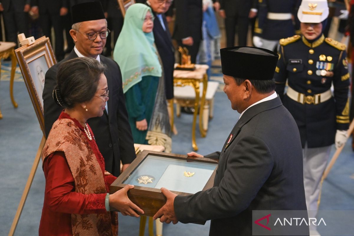 Facing Challenges: Profil 10 pahlawan nasional baru yang ditetapkan Prabowo tahun 2025