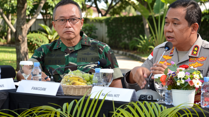 Kodam Udayana mulai fokus pulihkan listrik hingga jalan pascagempa NTT