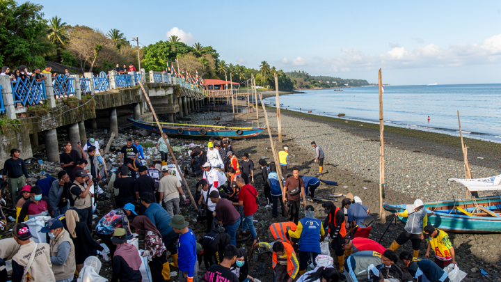 Warga ramai-ramai bersihkan Sungai Musi, gerakan ini dorong kepedulian jaga lingkungan